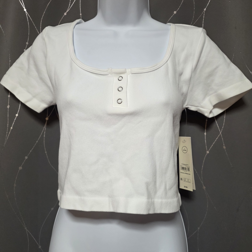 NWT No Boundries Crop Tee
